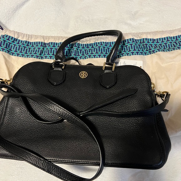 Beautiful Tory Brunch slightly used still in excellent condition.Black Color - Picture 3 of 4